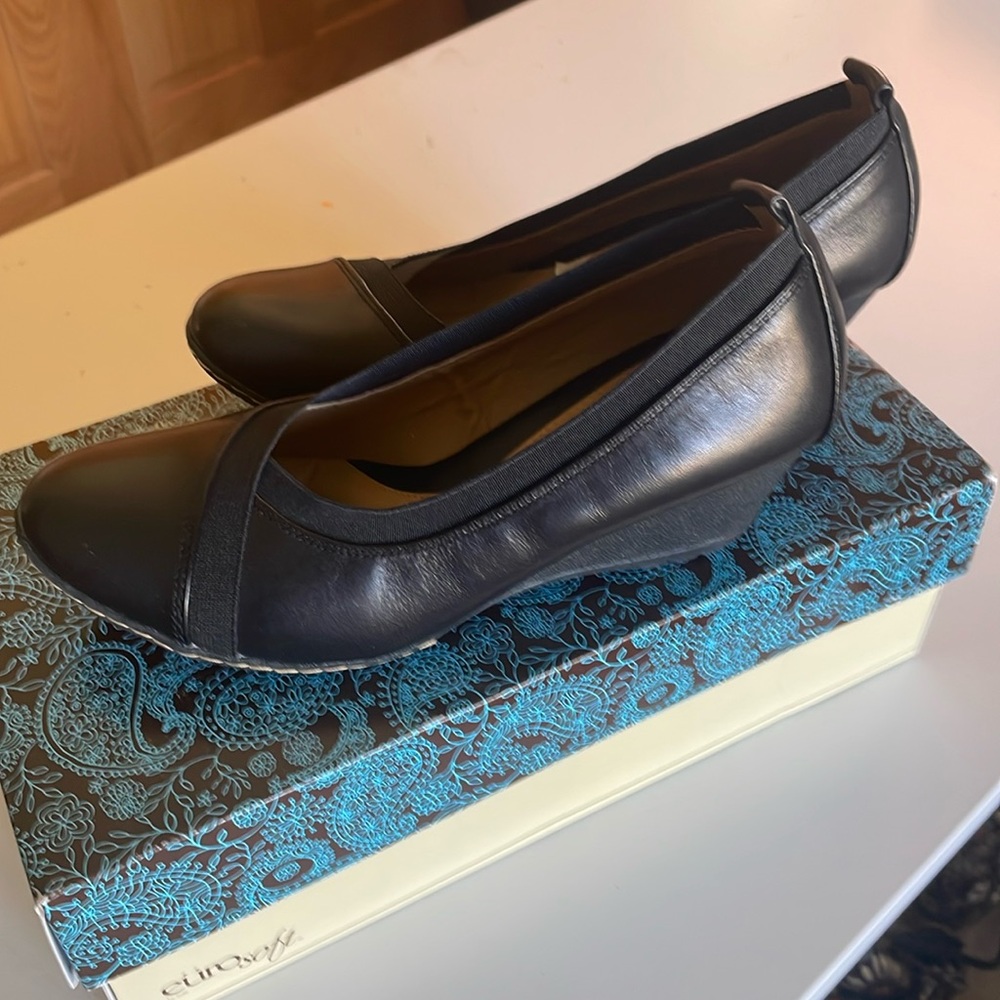 Brand Euro Soft Brand new never worn in original box size 9M black Style Amanda